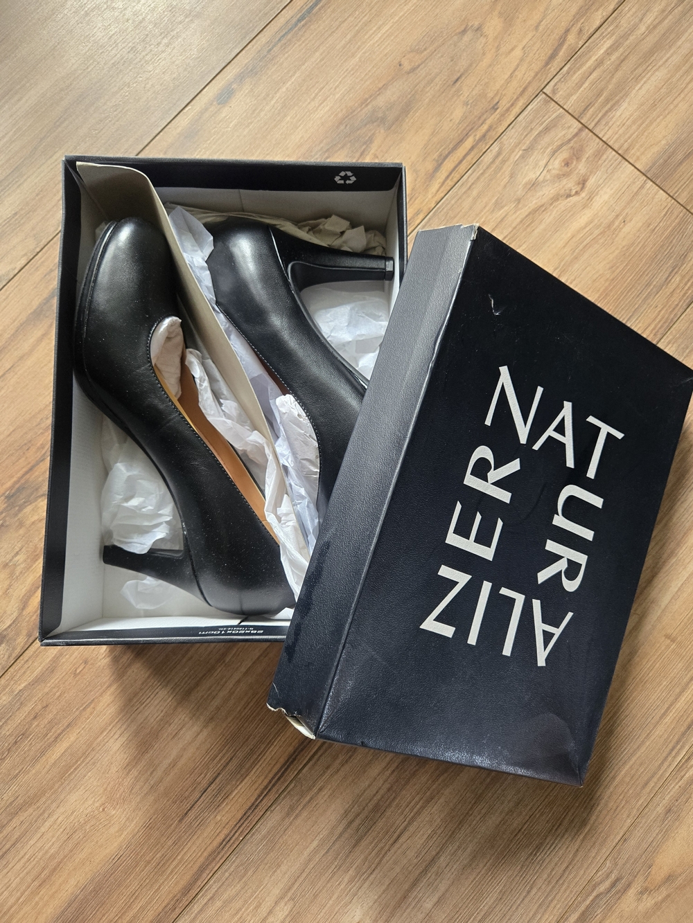 Naturalizer Womens Black Leather Pumps
